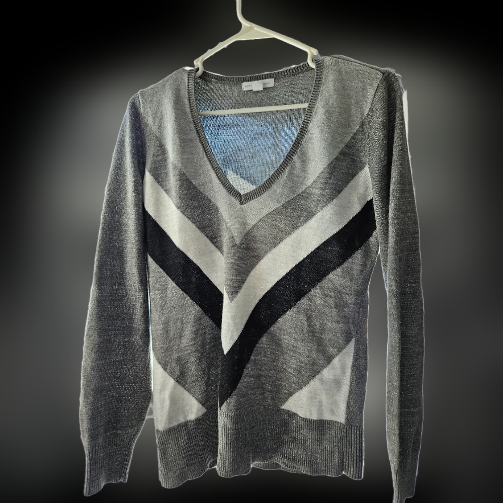 Beautiful NY & Company sparkly v-neck sweater